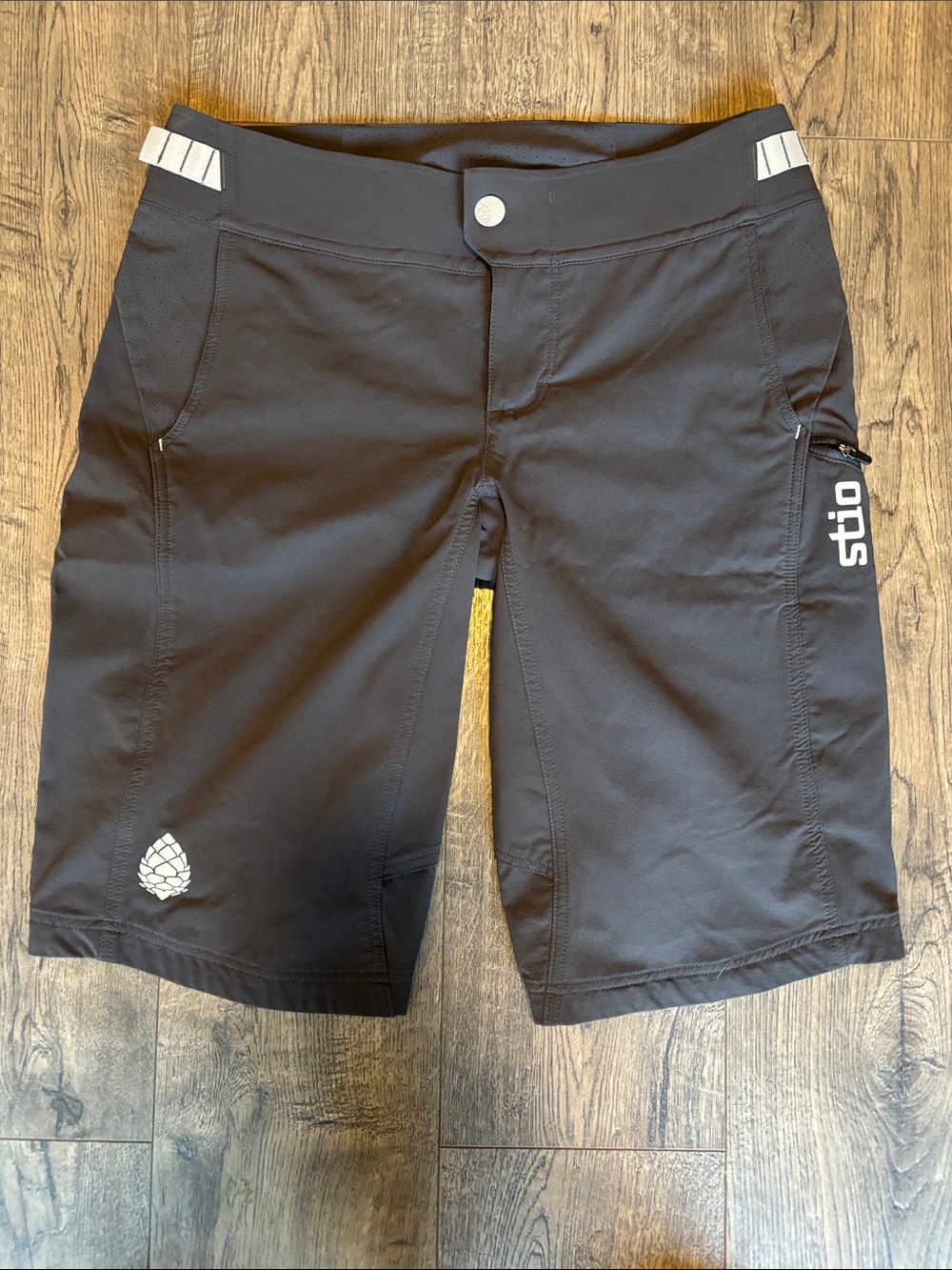 Stio Women's Black Trail Shorts with Reflective Accents size “0”, NWOT